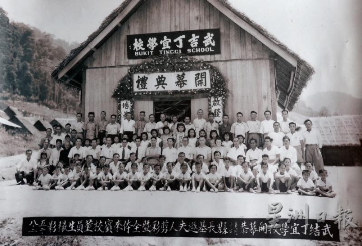武吉丁宜华小建校于1952年。