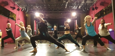 2019年参与德国国际戏剧节，开办武舞大师班。
