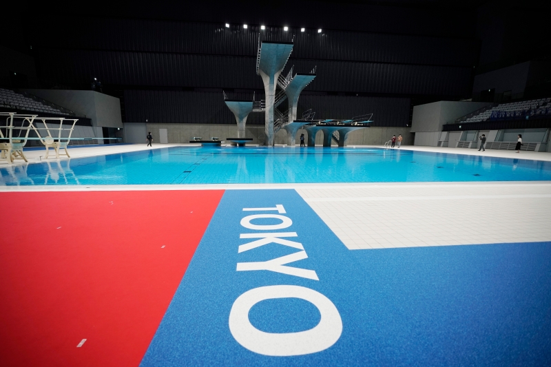 将在明年东京奥运会上举办跳水和游泳比赛的东京水上运动中心，在24日正式启用。（美联社照片）