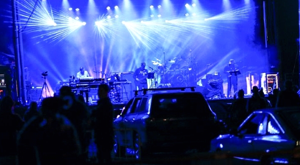 The band Disco Biscuits performs at a drive-in rave in Scranton, Pennsylvania. AFP