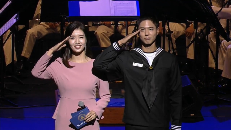 朴宝剑为《2020韩国海军护国音乐会》担任主持人，更用标准动作向大家敬礼，他不忘为《青春纪录》大结局及12月上映的新片宣传，意外引起争议。