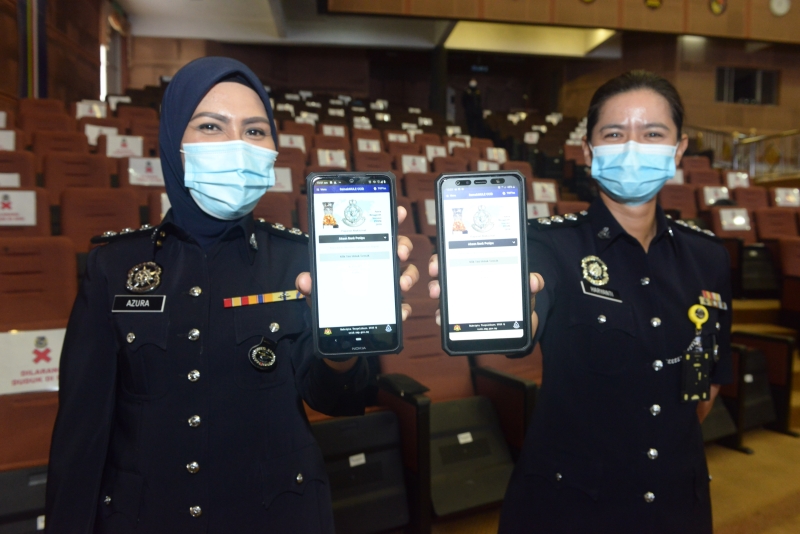 民众可通过谷歌手机应用程序商店下载警方推出的“Semak Mule”手机应用程式，查询曾被举报的银行户头。