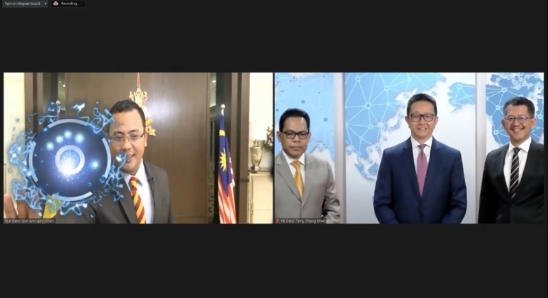 在雪州经济策划单位（UPEN）主席诺弗亚（右图左起）、邓章钦和Invest Selangor首席执行员拿督哈山的见证下，SIBS日前由雪州大臣拿督斯里阿米鲁丁（左图）线上主持开幕仪式。