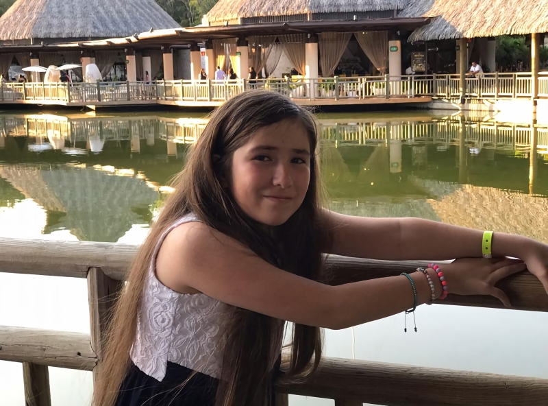 12岁墨西哥女孩伊凡娜·奥特加筹款清理马丁水坝，解决水污染问题，被誉为“马丁的通贝里”。（图：法新社）