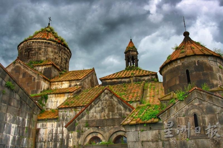 哈格帕特修道院（Haghpat Monastery）是亚美尼亚第一个被列入世界文化遗产的古迹。