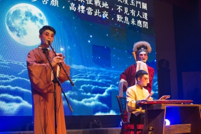 “乡音考古”与团队呈献乡音戏曲演出。