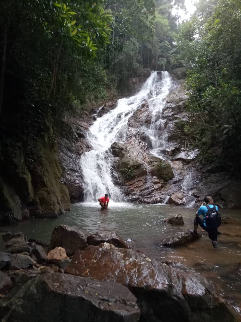 水晶山瀑布。