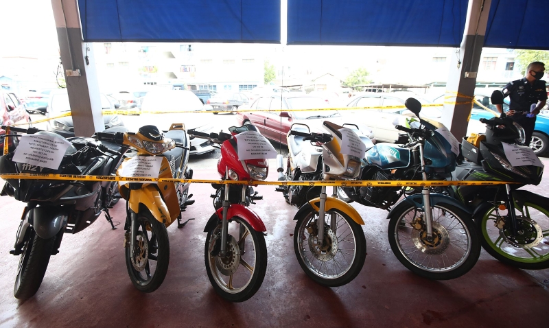 嫌犯还未来得及拆解脱售这些摩托车，即遭警方逮捕归案。

