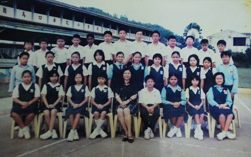 埃菲拉（第二排左五）在马口华文小学求学时期，曾担任巡察员。