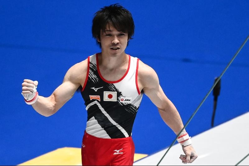奥运冠军、日本名将内村航平因伤已经一年多没有参加比赛，他代表团结队出场，在单杠项目中取得全场最高的15.2分，单杠也是他计划在明年奥运会上参加的唯一一个项目。（法新社照片）