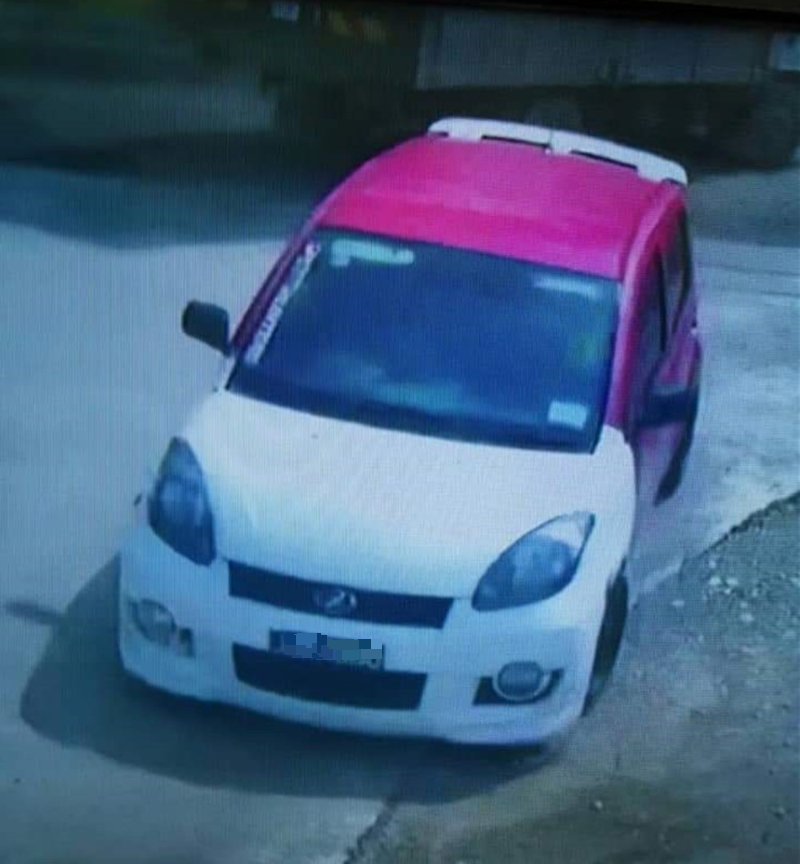 闭路电视拍摄到劫匪驾驶的白色迈薇轿车。