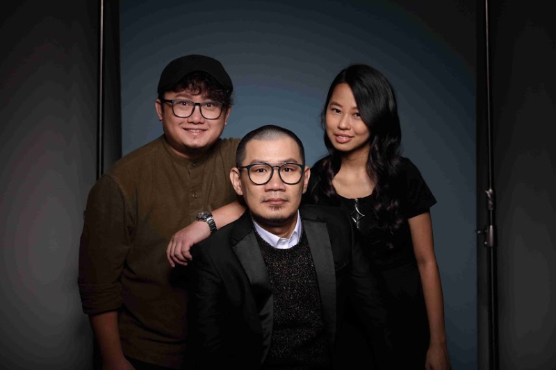 佳旺（左一）及许媛婷凭《刻在我心底的名字》入围金马奖最佳原创电影歌曲，中为以《南巫》入围新导演及原著剧本的张吉安。