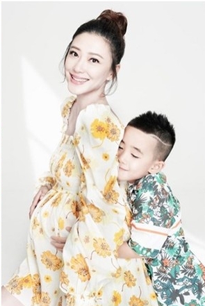 应采儿5月底产下次子Hoho，为7岁长子Jasper再添一个弟弟。