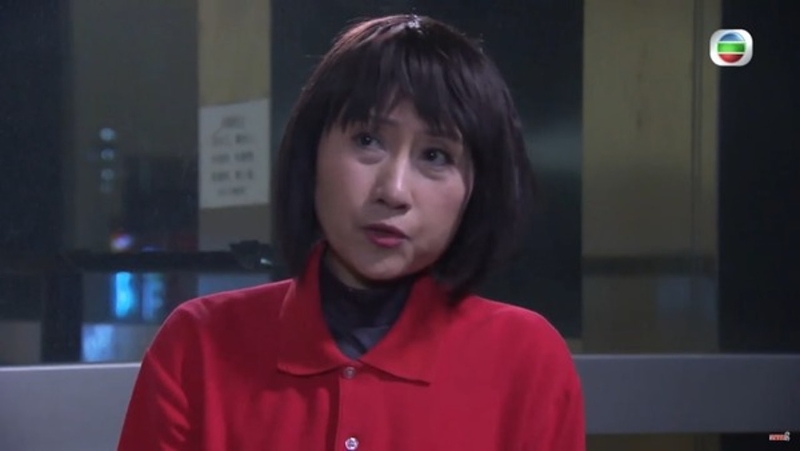 刘素芳在《开心速递》中演岛大烧味部的“大芬姐”。 
