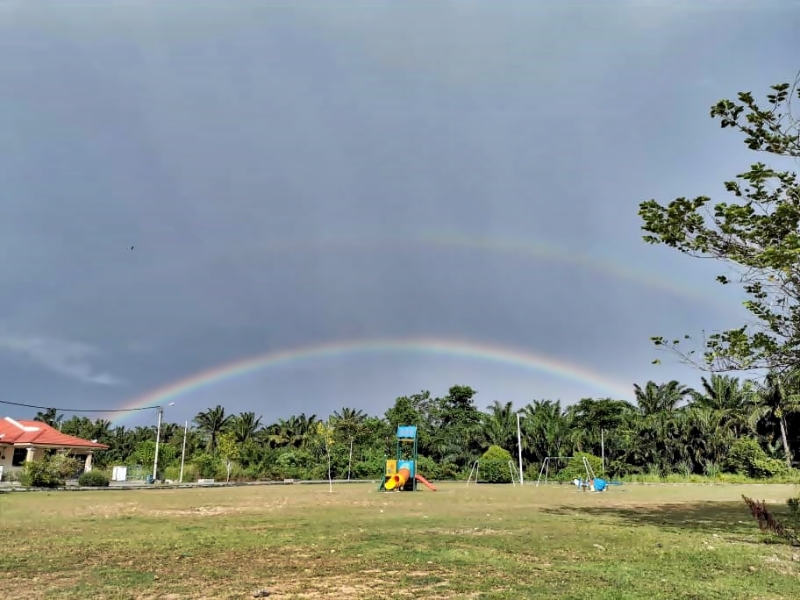 吉拉央花园区所拍摄的双彩虹。