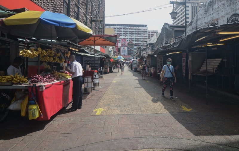 吉隆坡茨厂街的小贩因为游客稀少，收入锐减。
