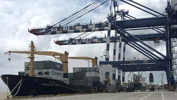 Many containers are left at ports around the world while China faces strong demands for its exports and an acute shortage of containers. SIN CHEW DAILY Many containers are left at ports around the world while China faces strong demands for its exports and an acute shortage of containers. SIN CHEW DAILY