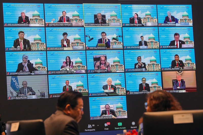 APEC 21个成员经济体全体领袖和代表在峰会结束时发表“吉隆坡宣言”，承诺在疫情防控、经贸课题、数码化等五大事项上，共同努力。（欧新社照片）