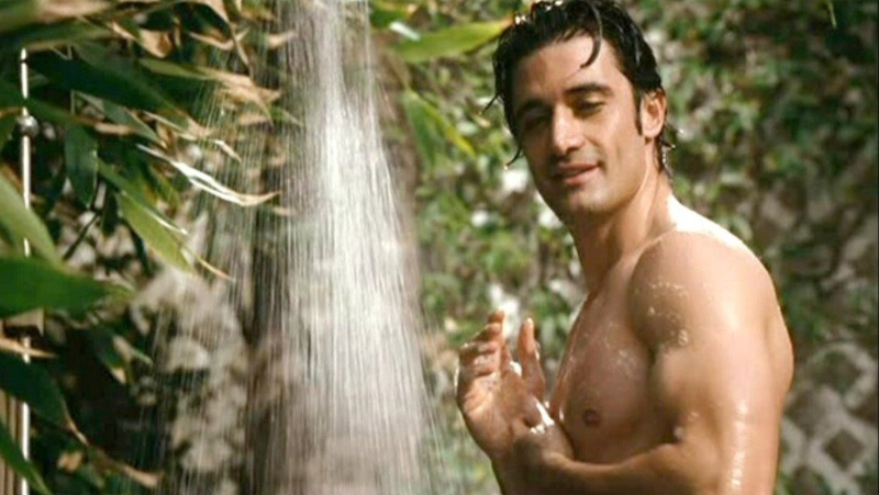 吉利马瑞尼在《欲望城市》演出全裸淋浴场面引起话题。