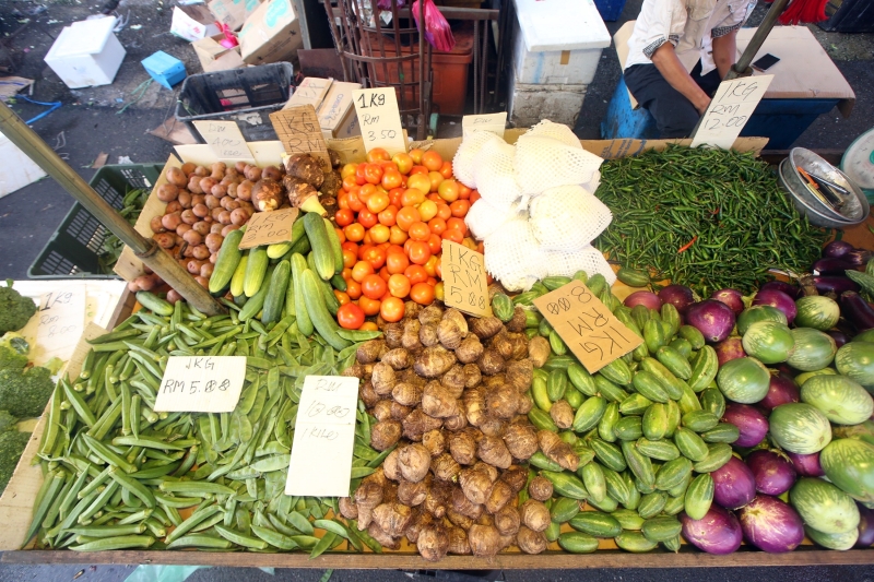 瓜果类蔬菜维持之前的价格，未因为雨季而受影响。