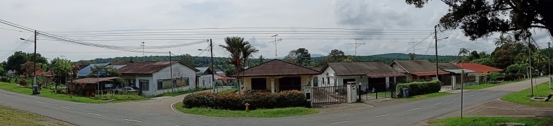 士年纳新村目前有约200户民宅。

