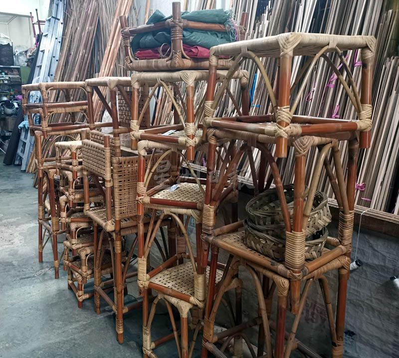 每一张藤椅都是藤制品师傅的心血。