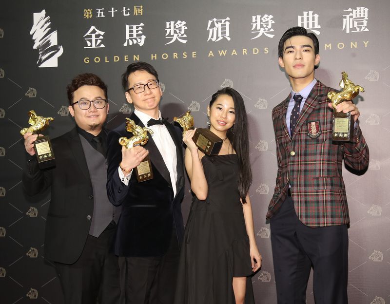 《刻在我心底的名字》由佳旺（左）、陈文华和许媛婷共同创作。右为电影男主角兼演唱人陈昊森。

