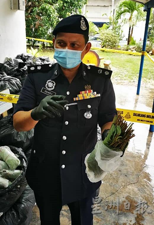 祖基菲:不法集团以高价引诱生活困苦人士自愿当毒驴。
