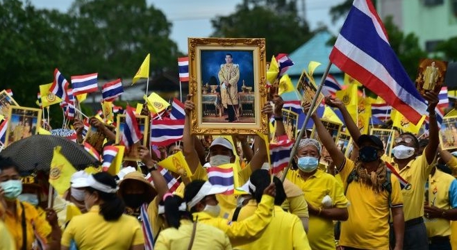King Maha Vajiralongkorn has talked to supporters and declared his 