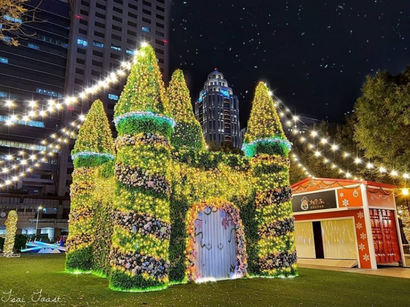 台湾新北欢乐圣诞城，以“迪士尼经典童话”为主题，让大人小孩都能一同感受温馨和欢乐的佳节气氛。

