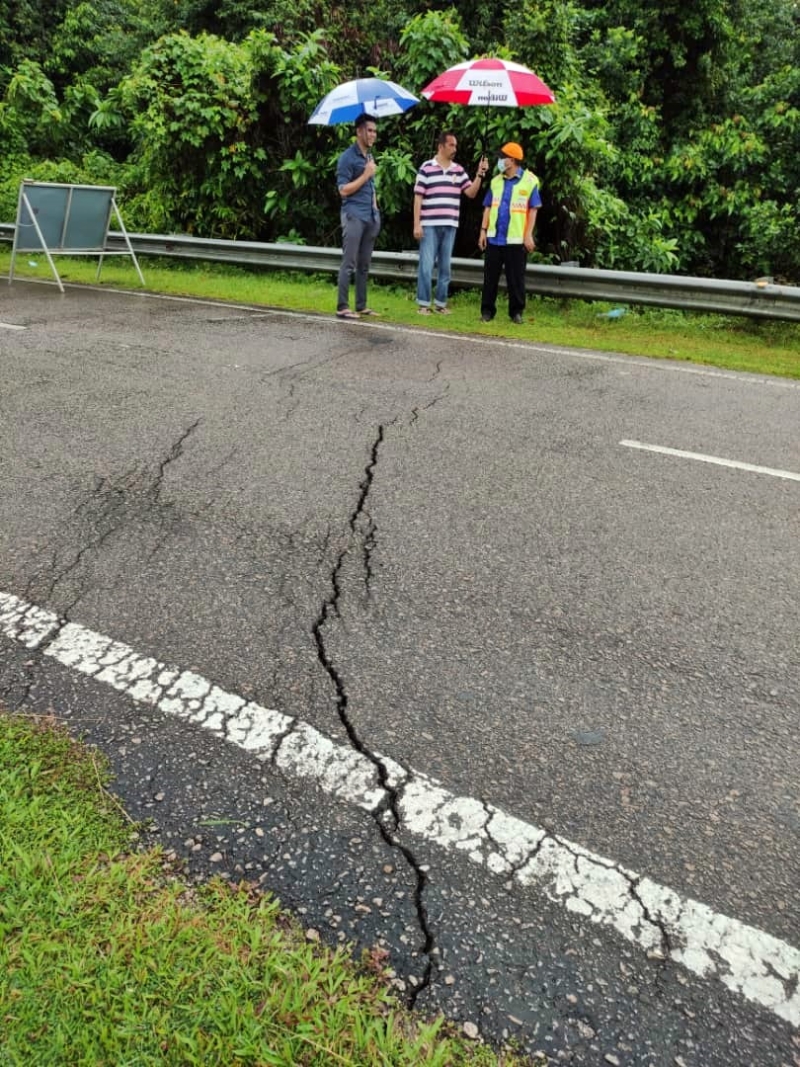 甘榜布洛前往巴西内令及杜顺的道路因坍塌，路面出现裂痕。