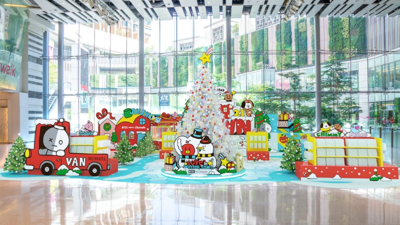香港荃湾“BT21 MEETS Citywalk LOVE in Winter Town”的圣诞装饰，非常童话式。

