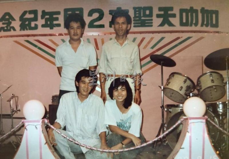 乐星乐队的乐手们30年前组团时的美好回忆。
乐星乐队的乐手们30年前组团时的美好回忆。