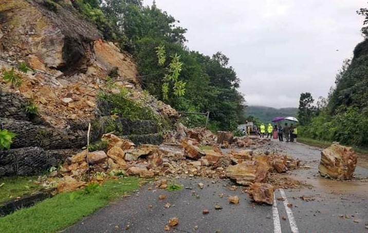 山泥崩塌，浮罗格仁卡前往彭加兰柏来岸的道路暂时全面关闭。