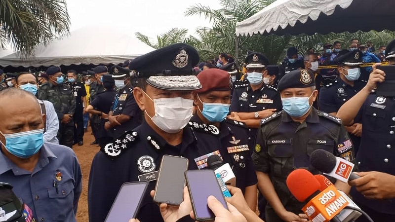 阿都哈密证实，我国警方于11月25日再扣捕两名泰籍嫌犯助查马泰边境的警方与私枭枪战事件，迄今马泰两国警方已扣捕8名嫌犯。