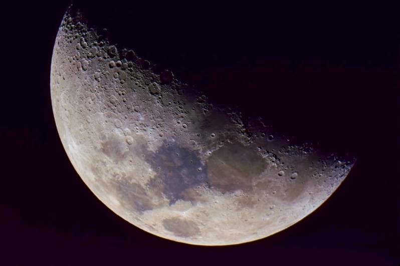 高清月面图，由陈国宗拍摄。