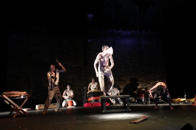 2015年参与威尼斯剧场艺术节时演出《独角戏》。