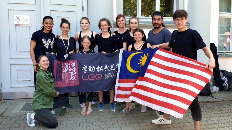 李劲松（后排左一）于2019年在德国开办武舞大师班。