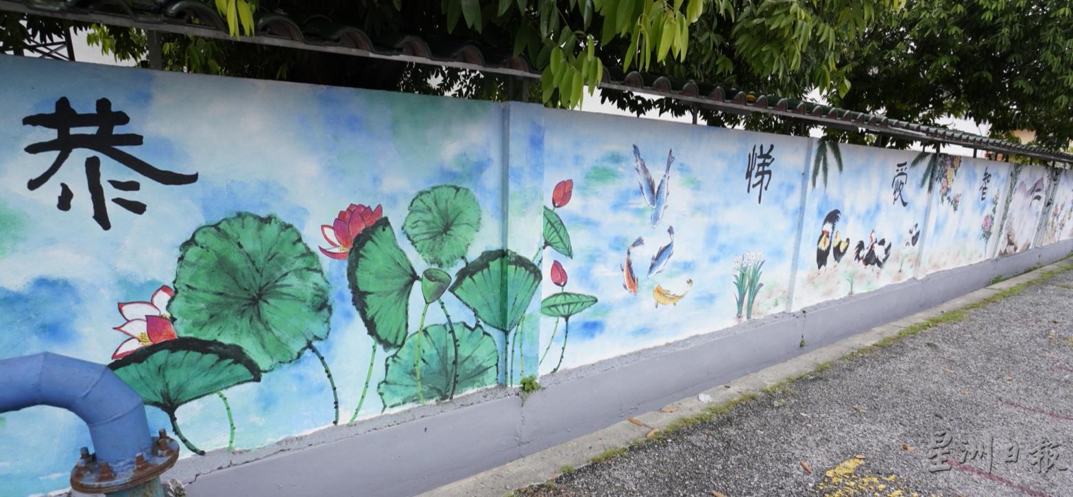 除了二十四孝图,墙壁还画有华人优良品德图,弘扬华人优良传统。 除了二十四孝图,墙壁还画有华人优良品德图,弘扬华人优良传统。