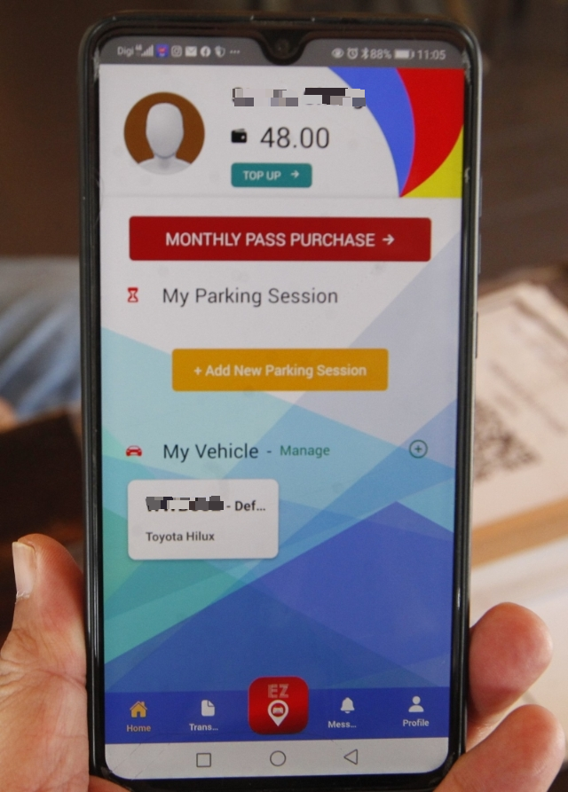 民众目前可使用EZ Smart Parking应用程序缴付吉隆坡市政局的停车费及购买停车月票。