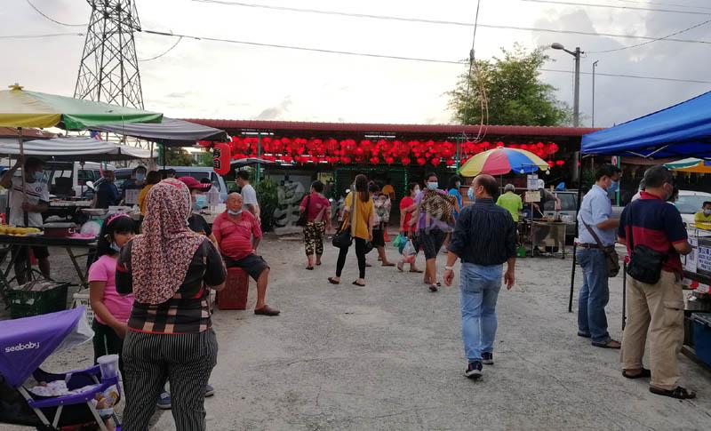 新邦安拔大发园夜市已搬回原址,即拿督依爪庙一带营业。 新邦安拔大发园夜市已搬回原址,即拿督依爪庙一带营业。