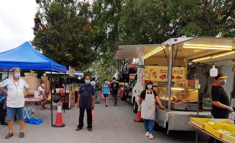 新邦安拔怡兰园第2/4条路今后只允许乾粮小贩摆摊做生意。 新邦安拔怡兰园第2/4条路今后只允许乾粮小贩摆摊做生意。