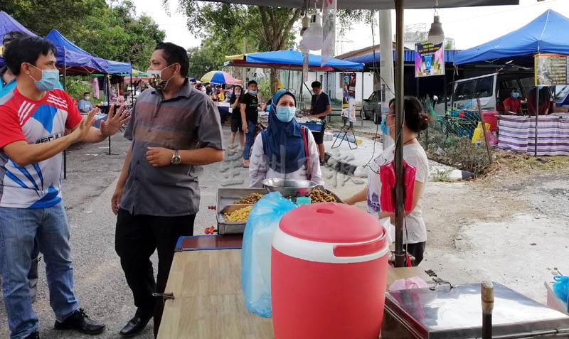 大发园夜市搬回原址 未注册小贩霸位 场面混乱 大发园夜市搬回原址 未注册小贩霸位 场面混乱