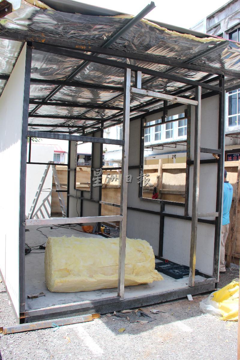 
乌也健康诊疗所“得来速”服务柜台正在建设中，预计明年投入运作。