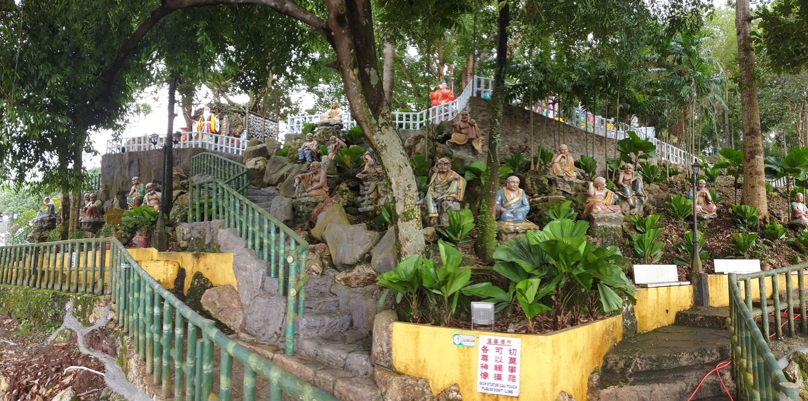 全面换上新照明灯后,蜈蚣山天师宫不再“黑漆漆”。