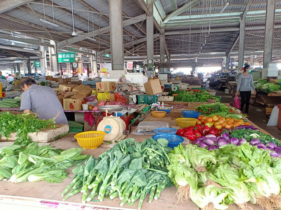 雨季的降临让蔬菜货源吃紧，叶菜类的价格大多偏高。