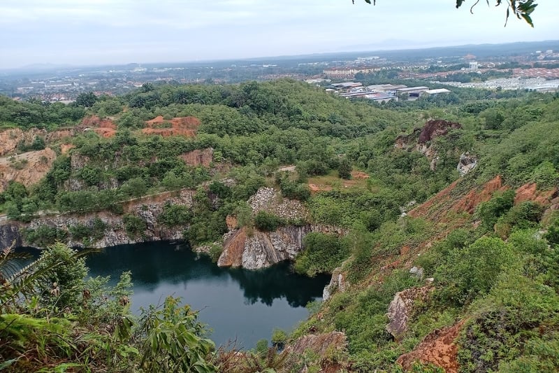 从蓝湖顶眺望，可鸟瞰古来各花园住宅的街景。