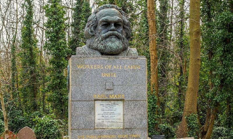 The tombstone of Karl Marx at Londons Highgate Cemetery.