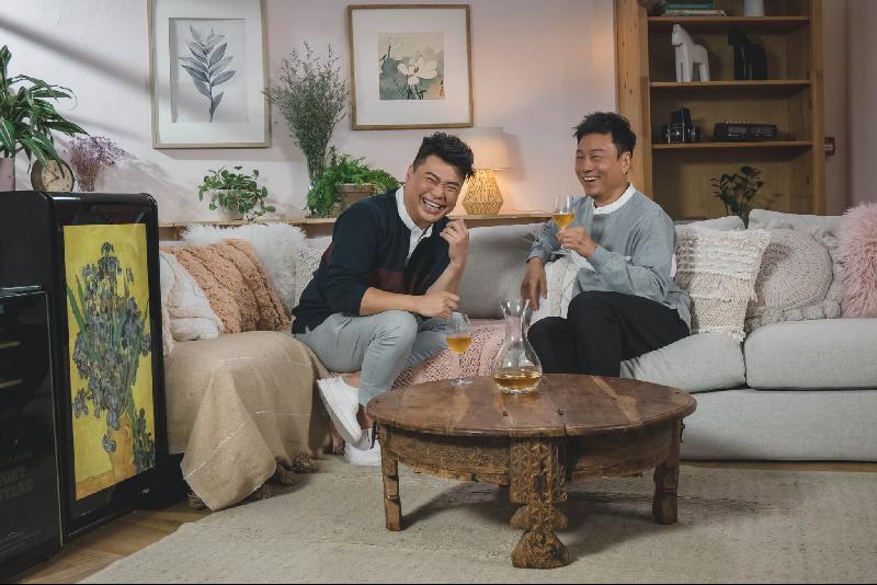 黎耀祥与阮兆祥合作主持的清谈节目《双祥见》在最新一集爆艺人小习惯。