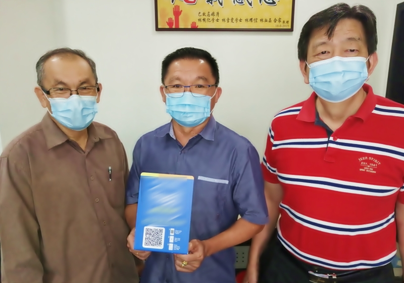 纪曜贤(左起)、江顺进、廖为宪说，Jaz护幼之家也设电子钱包，接受善心人捐献到电子钱包去。

